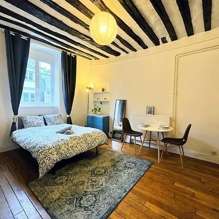 Apartment Parisien Pres Du Louvre Paris, France *